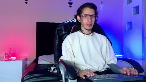 vergil_noir online show from July 15, 4:40 am