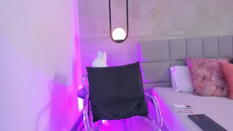 vero_hott_1 online show from March 21, 8:19 am