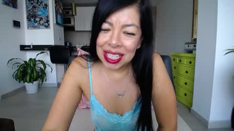 Snapshot of vero_milf chatting on February 22, 7:25 pm vero_milf online show from February 22, 7:25 pm