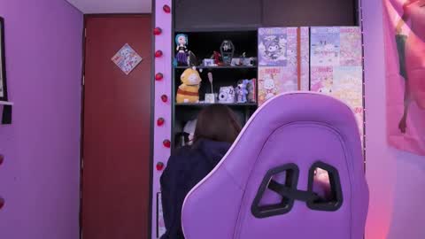     online show from February 12, 11:33 pm