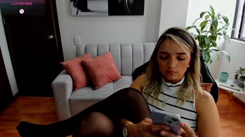 Snapshot of veromars_ chatting on February 5, 6:59 pm Catalina online show from February 5, 6:59 pm