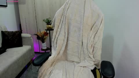 Catalina online show from April 1, 2:45 am