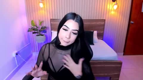 Snapshot of veronica_19_ chatting on December 28, 7:22 pm VERONICA online show from December 28, 7:22 pm