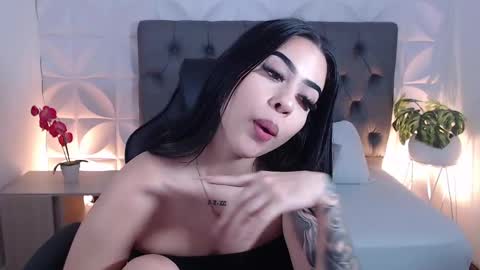 Snapshot of veronica_19_ chatting on January 16, 12:09 pm VERONICA online show from January 16, 12:09 pm