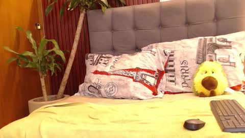 Snapshot of veronica_em1 chatting on February 20, 3:01 pm VERONICA online show from February 20, 3:01 pm