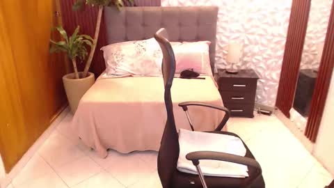 Snapshot of veronica_em1 chatting on March 3, 1:50 pm VERONICA online show from March 3, 1:50 pm
