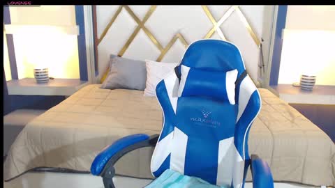 Snapshot of veronica_em1 chatting on April 1, 1:12 pm VERONICA online show from April 1, 1:12 pm