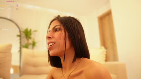 Veronica online show from December 20, 2:49 pm