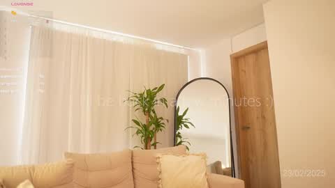 Veronica online show from February 23, 2:04 pm