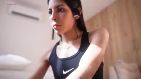 Veronica online show from December 16, 2:11 pm