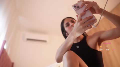 Snapshot of veronica_mendez1 chatting on February 24, 3:10 pm Veronica online show from February 24, 3:10 pm