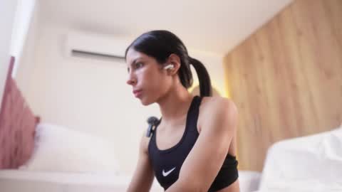 Snapshot of veronica_mendez1 chatting on March 18, 8:23 pm Veronica online show from March 18, 8:23 pm