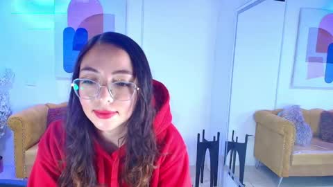 Snapshot of veronica_miiller chatting on May 4, 6:15 pm veronica online show from May 4, 6:15 pm
