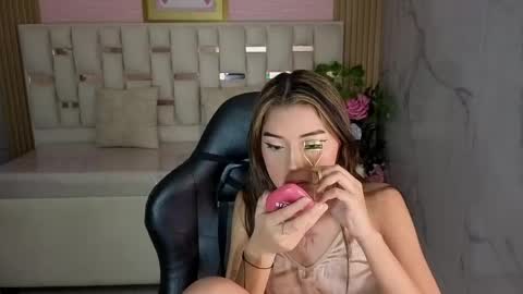 veronicaa_s online show from May 16, 8:07 pm