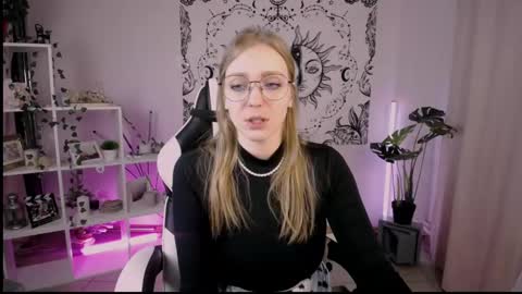 VERONICA online show from February 28, 8:28 pm