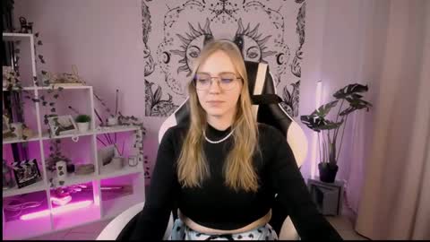 VERONICA online show from March 3, 6:22 pm