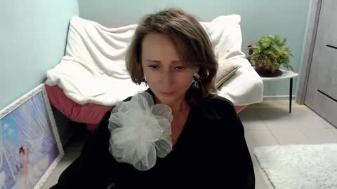 Helen online show from March 10, 11:42 am