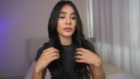 Snapshot of veroniqe_lounge chatting on September 8, 5:01 pm V A L help me reach 100likes online show from September 8, 5:01 pm