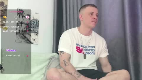 Snapshot of vers_gay chatting on April 7, 6:25 am Ethan online show from April 7, 6:25 am