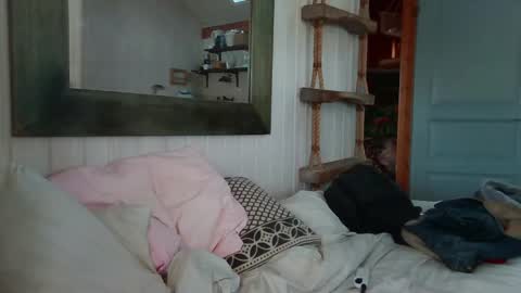 Snapshot of versatilexswede chatting on April 9, 6:19 am John online show from April 9, 6:19 am