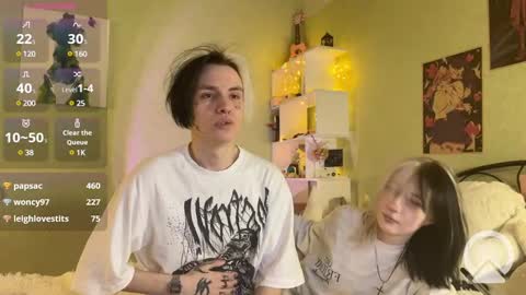 Snapshot of veryraretwins chatting on March 10, 11:27 pm veryraretwins online show from March 10, 11:27 pm