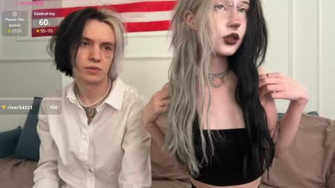 veryraretwins online show from April 4, 2:32 am