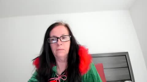 Snapshot of verysassypeachgoddess chatting on December 21, 2:24 pm verysassypeachgoddess online show from December 21, 2:24 pm