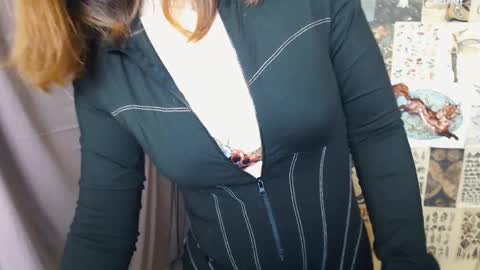 veryveryvery_shy online show from December 19, 6:45 am
