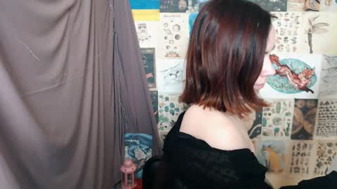 veryveryvery_shy online show from January 29, 9:33 am
