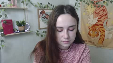 Snapshot of veryveryvery_shy chatting on April 6, 5:19 am veryveryvery_shy online show from April 6, 5:19 am