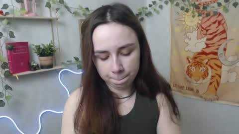 Snapshot of veryveryvery_shy chatting on April 13, 5:24 am veryveryvery_shy online show from April 13, 5:24 am