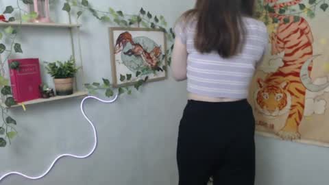 Snapshot of veryveryvery_shy chatting on April 14, 5:46 am veryveryvery_shy online show from April 14, 5:46 am