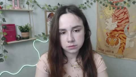 Snapshot of veryveryvery_shy chatting on April 18, 5:44 am veryveryvery_shy online show from April 18, 5:44 am