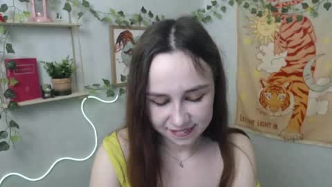Snapshot of veryveryvery_shy chatting on April 18, 5:50 pm veryveryvery_shy online show from April 18, 5:50 pm