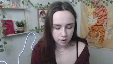 Snapshot of veryveryvery_shy chatting on April 21, 5:36 am veryveryvery_shy online show from April 21, 5:36 am
