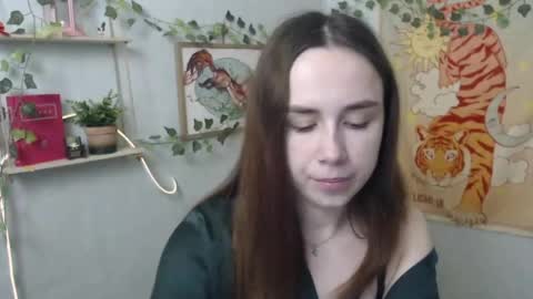 Snapshot of veryveryvery_shy chatting on April 25, 5:43 am veryveryvery_shy online show from April 25, 5:43 am