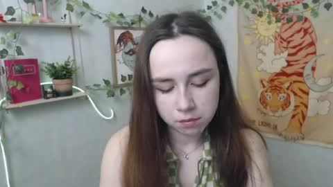 Snapshot of veryveryvery_shy chatting on April 27, 5:27 am veryveryvery_shy online show from April 27, 5:27 am