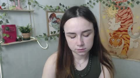 Snapshot of veryveryvery_shy chatting on April 30, 5:36 am veryveryvery_shy online show from April 30, 5:36 am