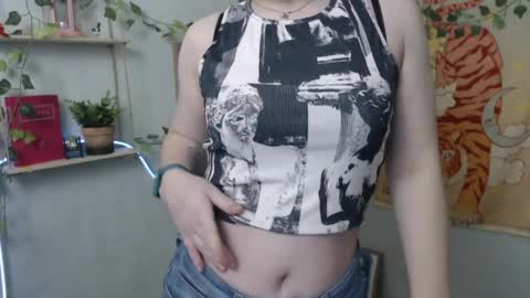 Snapshot of veryveryvery_shy chatting on May 1, 5:45 am veryveryvery_shy online show from May 1, 5:45 am