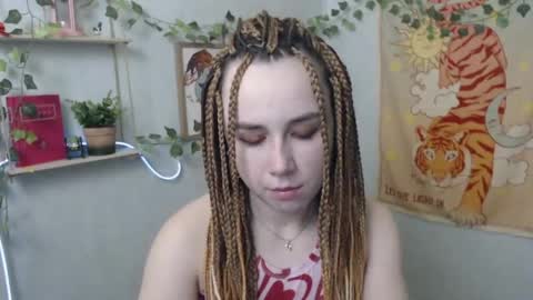 Snapshot of veryveryvery_shy chatting on May 4, 5:25 am veryveryvery_shy online show from May 4, 5:25 am