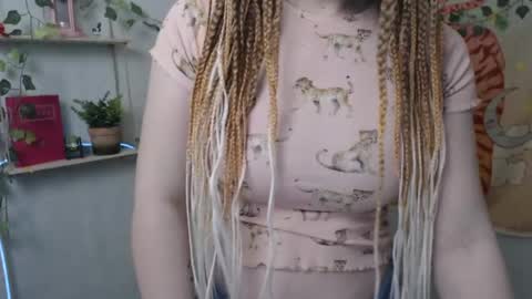 Snapshot of veryveryvery_shy chatting on May 6, 5:46 am veryveryvery_shy online show from May 6, 5:46 am