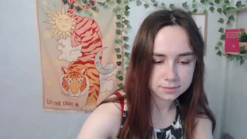Snapshot of veryveryvery_shy chatting on May 16, 5:37 am veryveryvery_shy online show from May 16, 5:37 am