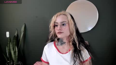 Snapshot of vesiagomez chatting on March 15, 8:37 pm natalia gomez online show from March 15, 8:37 pm