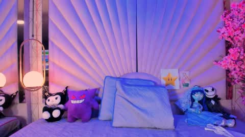 Vesper Velvet  online show from April 3, 5:27 am