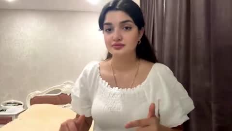Snapshot of vestaigwe chatting on July 28, 4:39 pm Izzabel online show from July 28, 4:39 pm