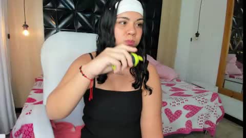 Snapshot of veyra_sereny chatting on June 12, 10:30 pm Vanesaa online show from June 12, 10:30 pm