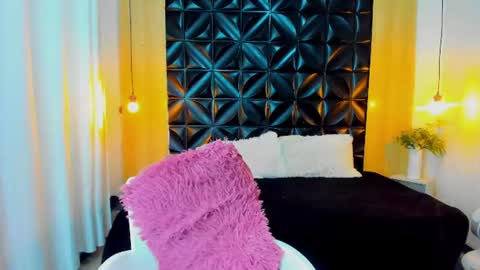 Snapshot of veyra_sereny chatting on July 9, 12:04 am Vanesaa online show from July 9, 12:04 am