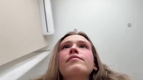 Snapshot of vi_world chatting on February 1, 7:07 am Vi online show from February 1, 7:07 am