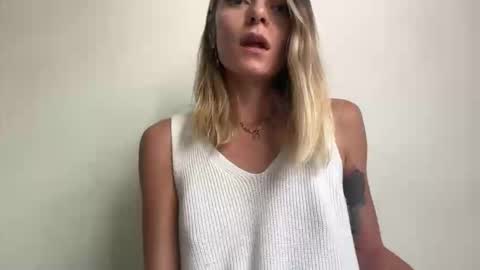 Snapshot of viajemos chatting on January 17, 6:33 pm papichulo y mamichula online show from January 17, 6:33 pm