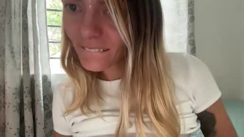 Snapshot of viajemos chatting on March 8, 9:18 pm papichulo y mamichula online show from March 8, 9:18 pm